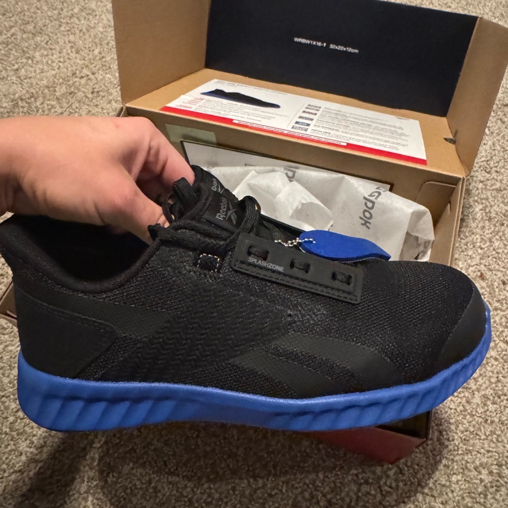 Reebok women Men's Black and Blue athletic work shoes new with box